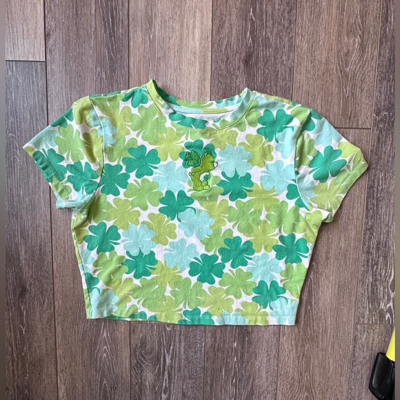 🛍️Care Bears crop tee size large excellent condition - Picture 3 of 6